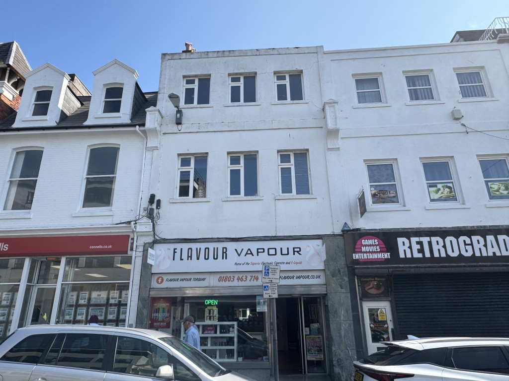 Lot: 86 - FULLY LET THREE STOREY TOWN CENTRE INVESTMENT WITH FURTHER POTENTIAL - Front of the property
